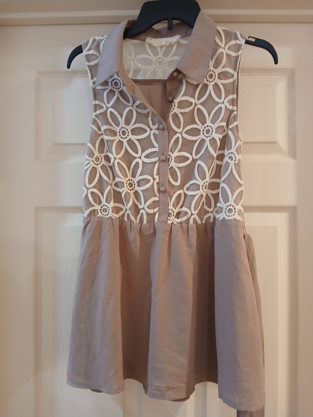 A'Reve Taupe Sleeveless Blouse with White Floral Lace Overlay Anthro Small
